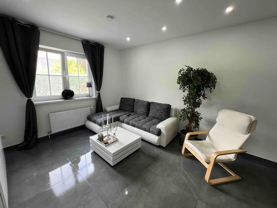 Schoenes 2 Zimmer Apartment An Der Stadt Grenze Mit Klimaanlage Blankenfelde-Mahlow ภายนอก รูปภาพ
