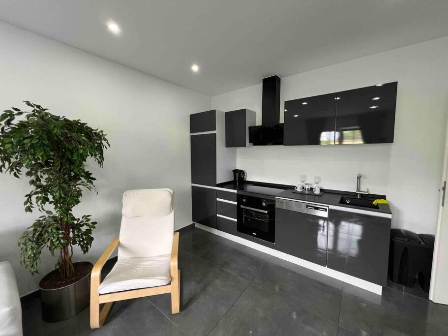 Schoenes 2 Zimmer Apartment An Der Stadt Grenze Mit Klimaanlage Blankenfelde-Mahlow ภายนอก รูปภาพ